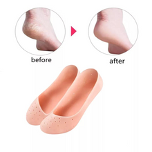 Load image into Gallery viewer, 🔥2023 New Sale🔥-Moisturizing Foot Mask Exfoliating Silicone Socks Beach Protective Socks