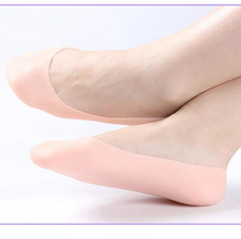 Load image into Gallery viewer, 🔥2023 New Sale🔥-Moisturizing Foot Mask Exfoliating Silicone Socks Beach Protective Socks