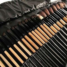 Load image into Gallery viewer, Bobby brown Brush Set