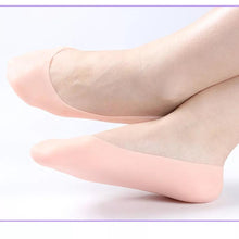 Load image into Gallery viewer, 🔥2023 New Sale🔥-Moisturizing Foot Mask Exfoliating Silicone Socks Beach Protective Socks