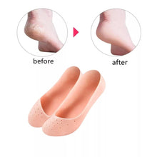 Load image into Gallery viewer, 🔥2023 New Sale🔥-Moisturizing Foot Mask Exfoliating Silicone Socks Beach Protective Socks