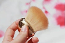 Load image into Gallery viewer, blusher brush by h&amp;m