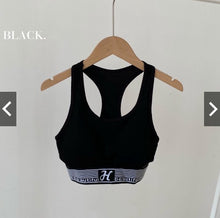 Load image into Gallery viewer, sports bra set Sports bra + shorts Women's workout suit, 2-piece set, soft fabric, comfortable to wear Products are ready for shipping.