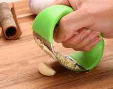 Load image into Gallery viewer, Manual Garlic Press Rocker with Handle Stainless Steel Garlic Crusher