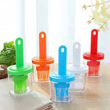 Load image into Gallery viewer, Oil Bottle With Silicone Brush Plastic Sauce Brush Sauce Distributor BBQ Oil Brush